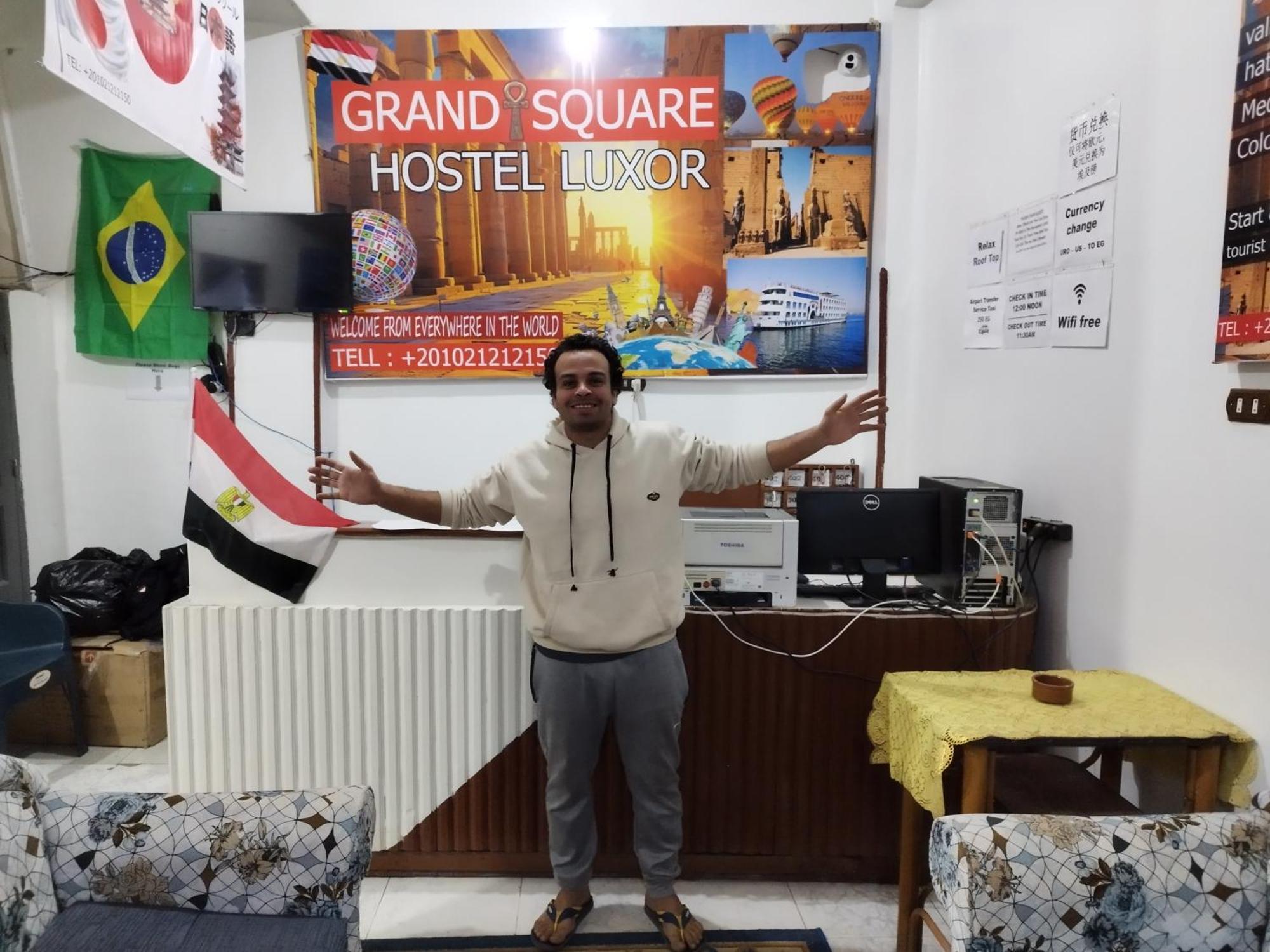 אכסניה Grand Square *